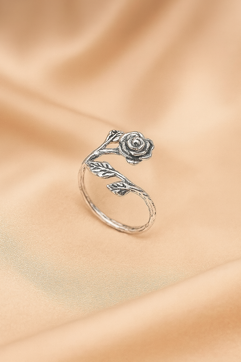 Bague réglable bohème — design floral avec feuille