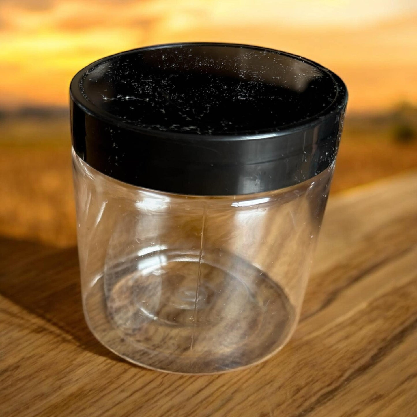 Pot en plastique noir ou blanc  100ml