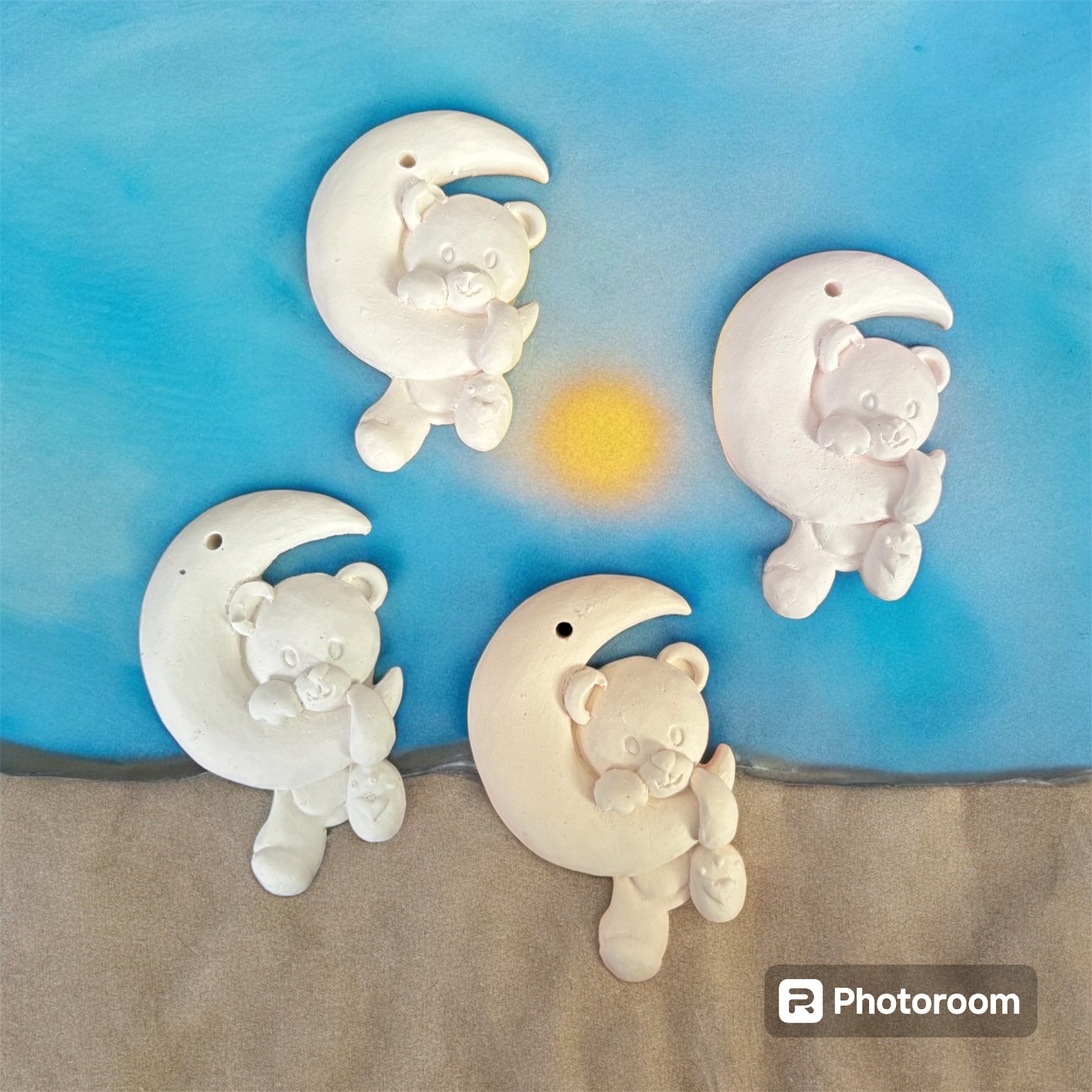 Suspension en plâtre ourson avec lune