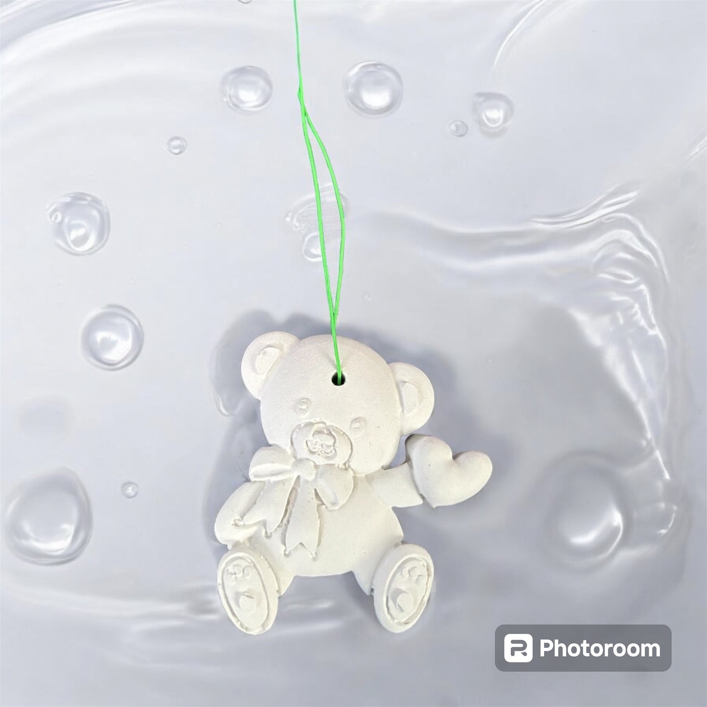 Suspension en plâtre ourson avec cœur